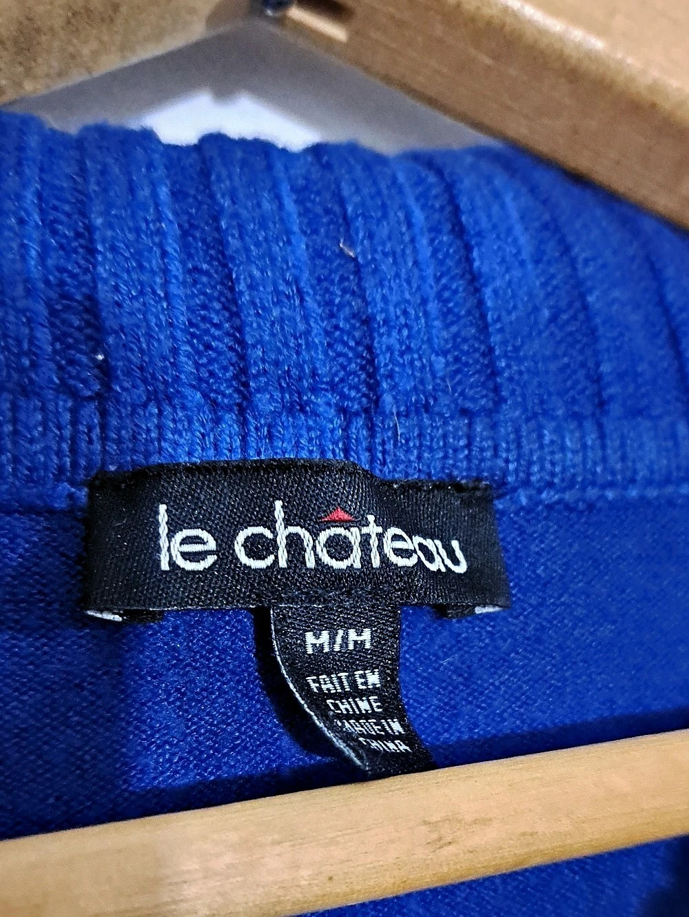le chateau Blue Cowl Neck Sweater Size Medium Like New - Picture 3 of 6
